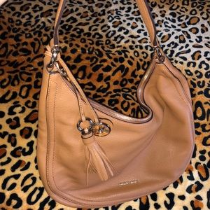 Beautiful Michael Kors leather shoulder bag